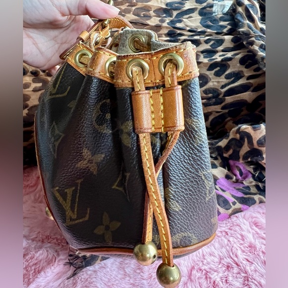 Louis Vuitton Theda PM handbag - Picture 8 of 10